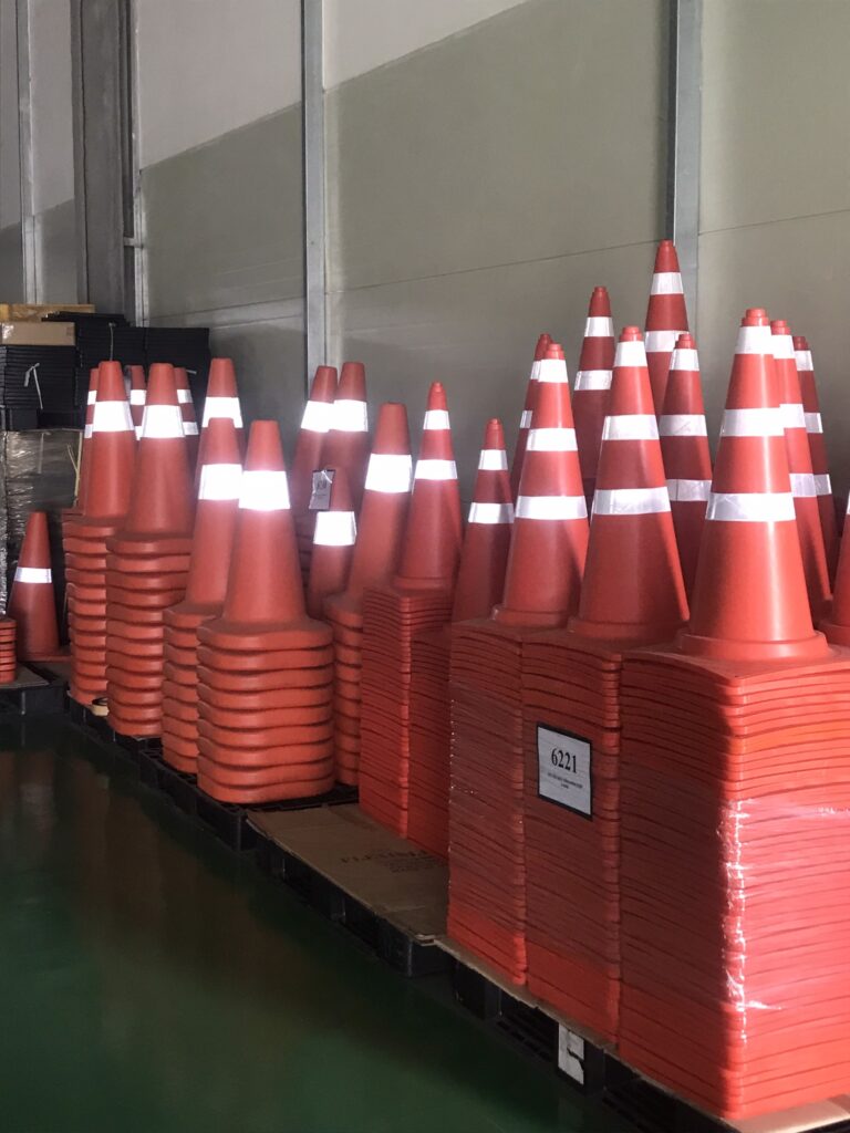 Cọc tiêu giao thông hình chóp